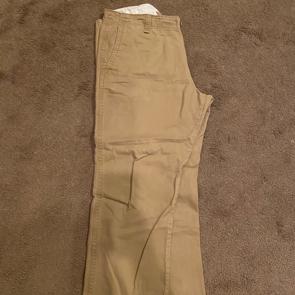 Men’s old navy khakis